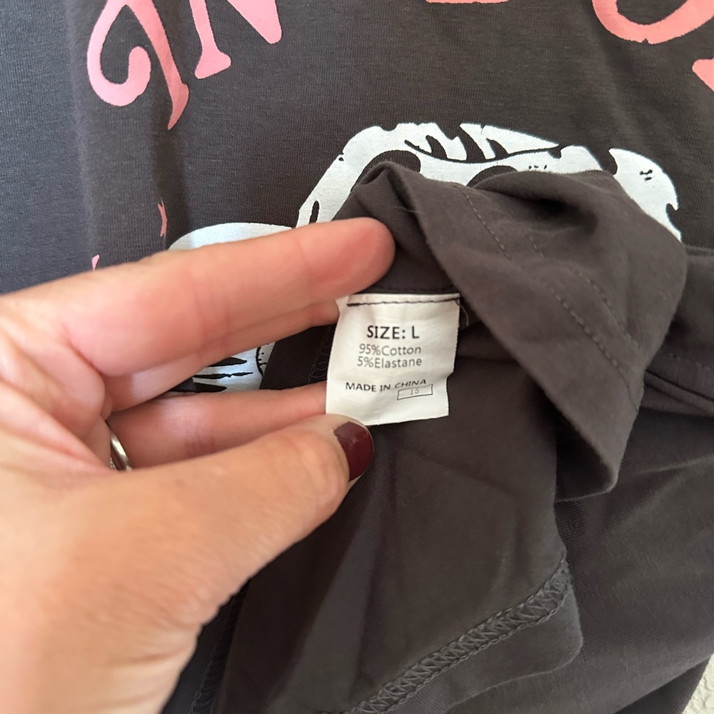 In Dolly We Trust Graphic Tee (Size Large) - Picture 2 of 2